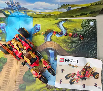 Lego NINJAGO #71773
Kai’s Golden Dragon Raider