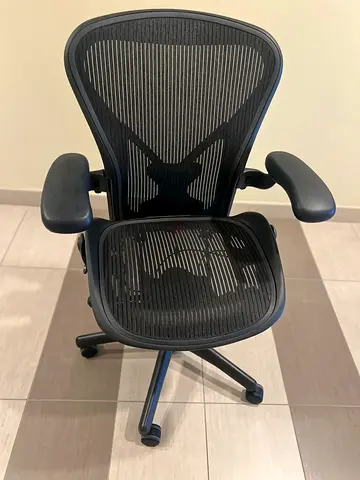 Herman miller Aeron size B fully loaded