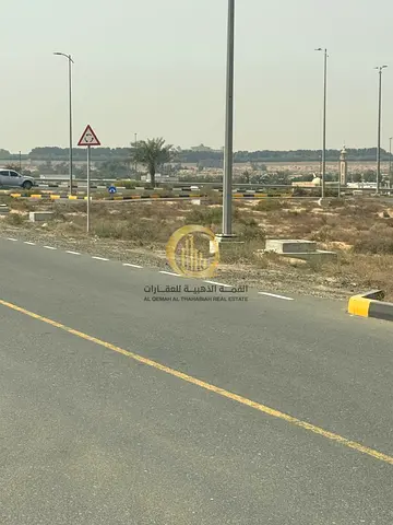 للبيع ارض شارع وسكه G+4 سكني تجاري بموقع ممتاز امام الخدمات تملك حر لجميع الجنسيات مدينه تلال سيتي الشارقه