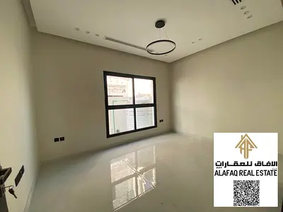 تاون هاوس فاخر وواسع للبيع في الحليو 1 بعجمان، يضم 5 غرف نوم وغرفة خادمة وروف خاص وتصميم عصري عملي، مع سعر شامل رسوم التسجيل، فرصة مثالية للعائلات وال