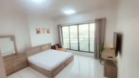 Spacious Master Bedroom with Balcony, near to World Trade Metro Station – Sheikh Zayed Road