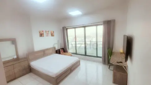 Spacious Master Bedroom with Balcony, near to World Trade Metro Station – Sheikh Zayed Road