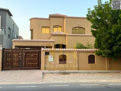 A magnificent commercial residential villa, including water, electricity and air conditioning, consisting of 5 master bedrooms with built-in wardrobes