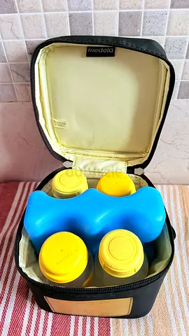 Medela Breastmilk Storage Bottles with cooler bag (AED 100)