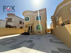 Elegant villa for sale in Mowaihat 2 Ajman, 5 master bedrooms, large hall, spacious majlis, wide yar