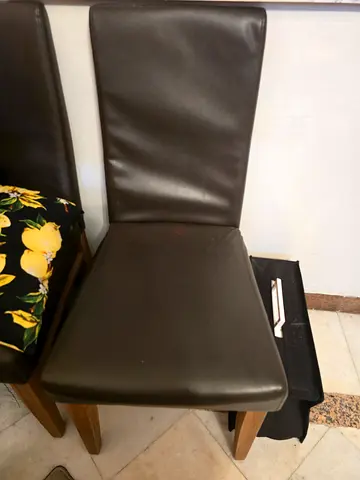 6 chairs 300 dirhams for all (price negotiable)