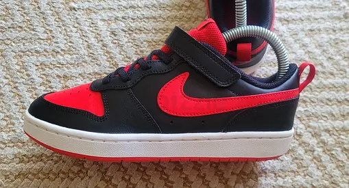 Nike Court Borough Low 2 Kids SneakersBlack / University Red / White – classic Air Jordan colourway