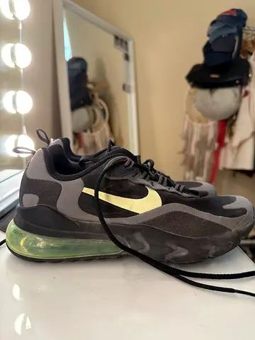Nike Air 270 React