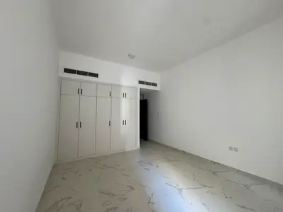 أرقى شقة غرفه وصاله بمساحة كبيرة وتشطيبات فاخرة في الجرف٢ عجمان مع غرفتين حمام، غرفة ماستر، بلكونة بإطلالة ممتازة، تكييف مركزي، قريب من الشارقة ودبي.