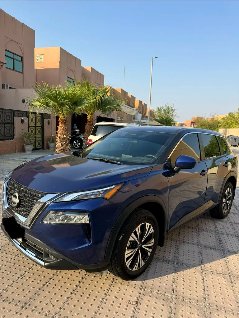 Nissan Rogue 2023 — photo 1 of 8