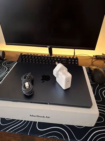 Macbook air  2024 M3 chip (NEGOTIATABLE)