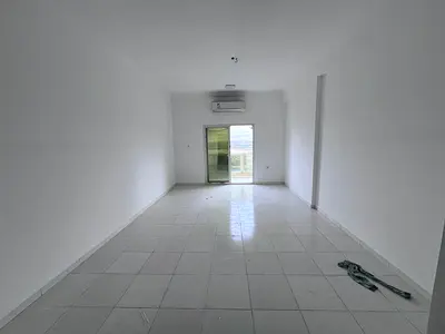 🏡 للإيجار شقة غرفتين وصالة في المويهات – موقع مميز  📍 الموقع: المويهات، قريب من سوبر ماركت التلة – عجمان  ✨ تفاصيل الشقة: • غرفتين وصالة بمساحة كبير