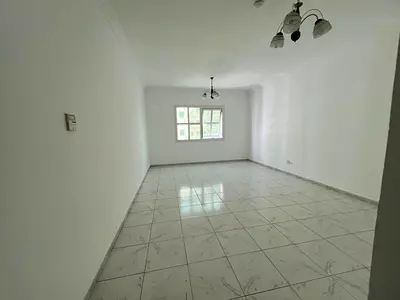 غرفتين  وصالة بمساحات واسعة اطلالة مفتوحة تشطيب حديث سكن عائلي حصرا امن علي مدار الساعة قريب من جميع الخدمات قريب من حديقة الند