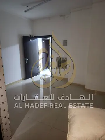 🏠 Studio Apartment for Annual Rent in Al Qulayaah, Sharjah – Convenient Location Near Services with Sandy Parking