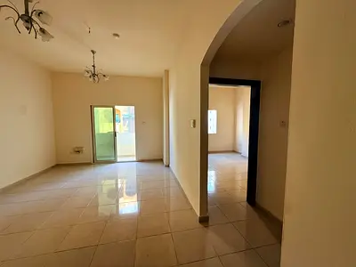 غرفة وصالة مع بلكونة | مساحة واسعة | قريب من حديقة المحطة القاسمية