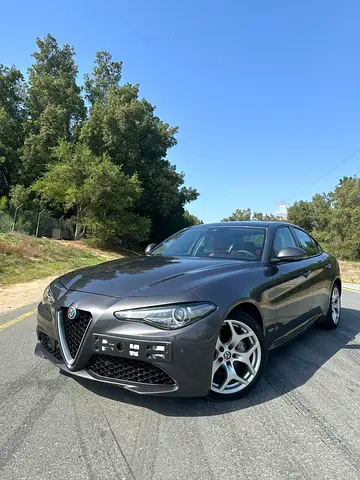 2019
Alfa Romeo Giulia super
Full history service in agency
GCC Specs