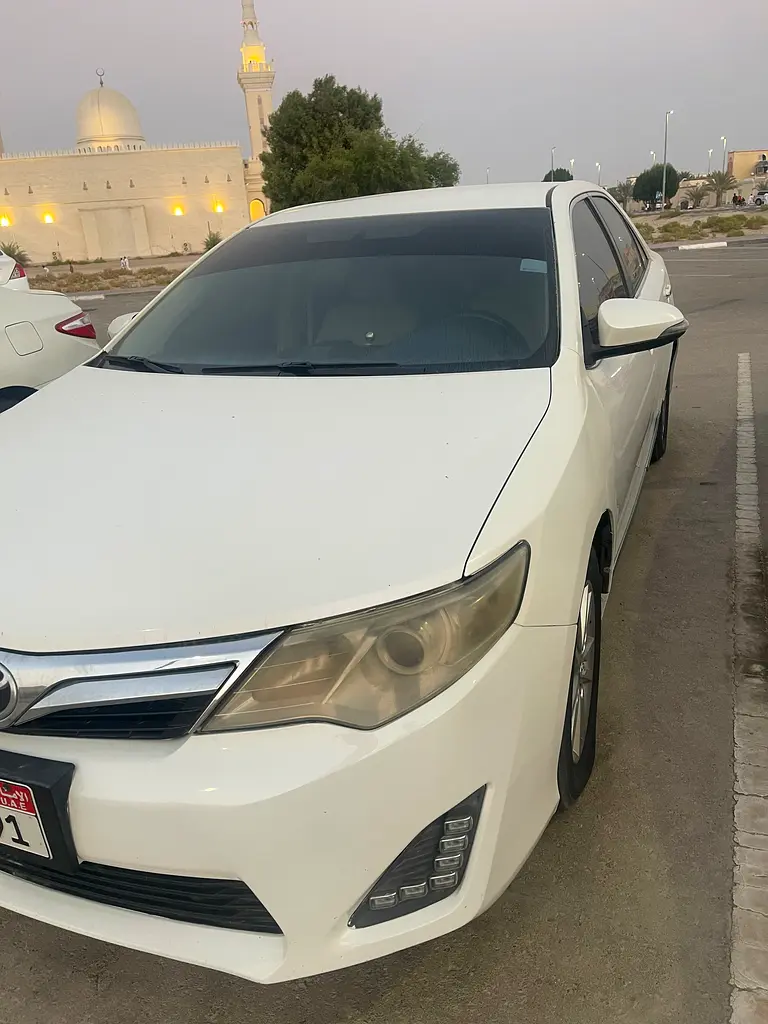 Toyota Camry 2014 — photo 1 of 6