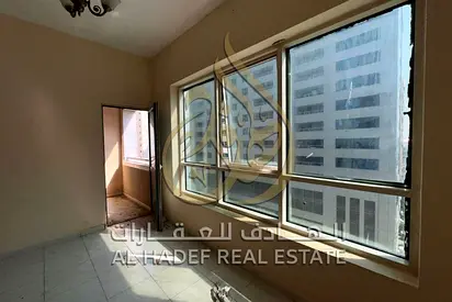 🏡 شقة 3 غرف وصالة للإيجار في قلب التعاون – مساحات واسعة مع بلكونة وباركن مجاني – موقع مميز قريب من دبي