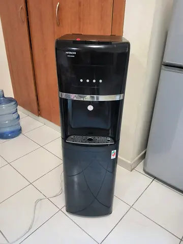 Bottom load water dispenser