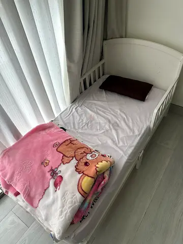 Baby Crib with Cute Bedding