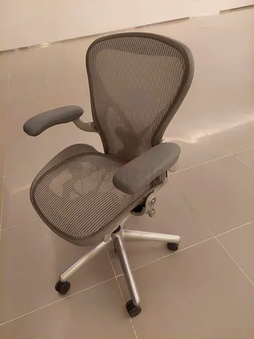 For Selling Herman Miller Aeron Classic Chair Silver Color Size B