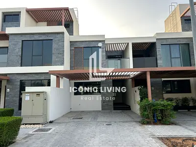 تاون هاوس شبه مفروش ومطوّر بالكامل 4 غرف نوم للإيجار | إطلالة على ملعب الجولف