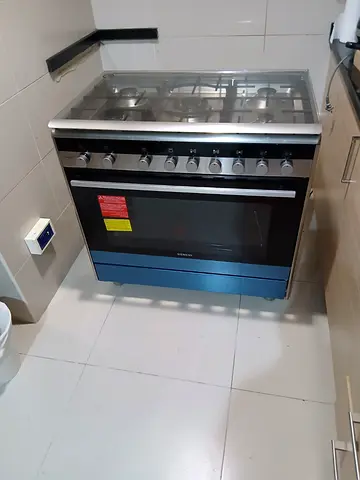 SIEMENS Brand Latest New Model Full     5 Burner Gas Cooker Range                   Size 90 X 60 cm