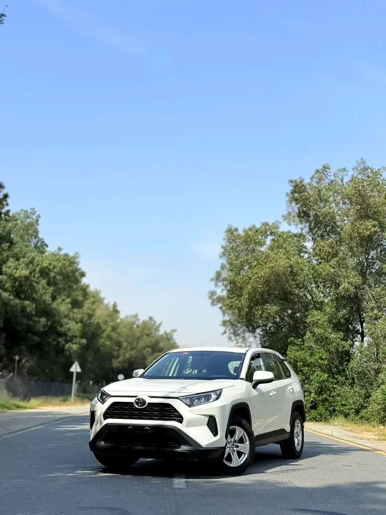 Toyota Rav 4 2021 — photo 1 of 16
