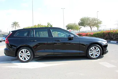 Volvo V60 (wagon) 2021 GCC! Full-service history! Perfect condition!