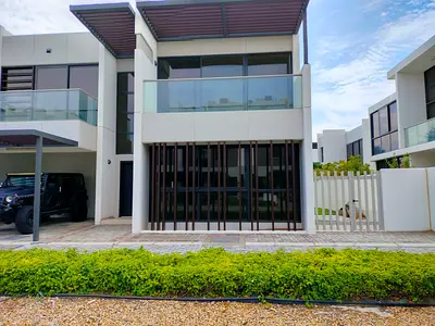 SINGLE ROW | PARK & POOL VIEW | STANDALONE