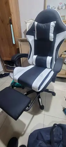 Ergonomic Gaming Chair with Footrest