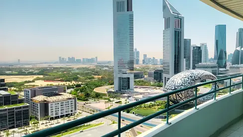 Spacious Master Bedroom with Balcony, near to World Trade Metro Station – Sheikh Zayed Road