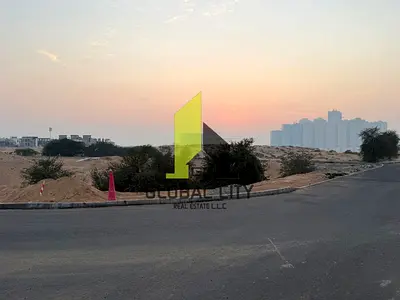 قطعة أرض سكنية G+2 زاوية بإطلالة على الحديقة | مقابل مسجد فاطمة – المروج المساحة: 221 متر مربع