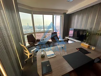 مكتب بإطلالة بحرية مميزة في رقة البطين – شرفة مباشرة على خور دبي وبرج خليفة