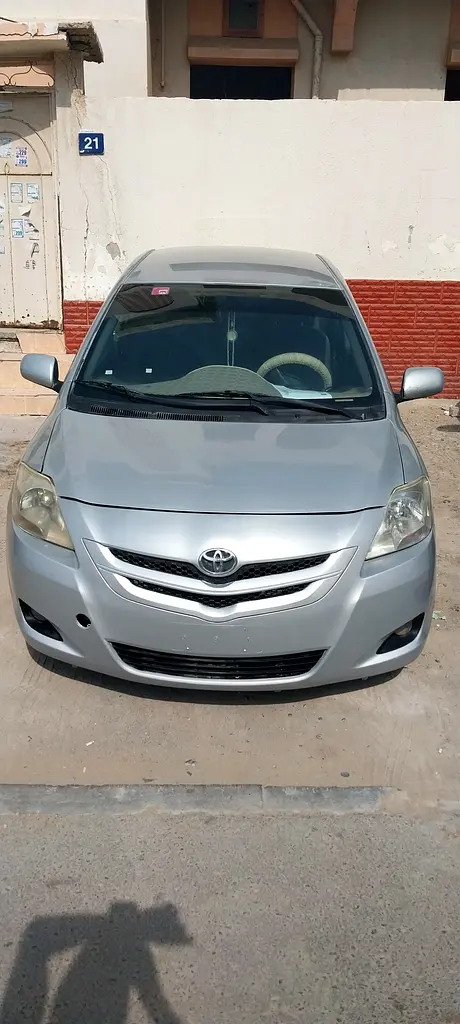 Toyota Yaris 2008 — photo 1 of 12