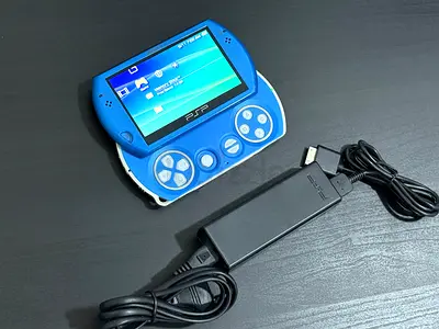 PSP GO blue color full of games