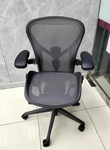 Im Selling my Herman Miller Remastered Aeron Chair Size B Fully Loaded