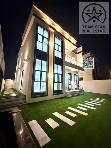 Modern villa, first occupancy, central air conditioning with built-in wardrobes, near a mosque.