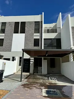 Beautiful Townhouse | 5 Bedroom + Maids | Big living room ,Close kitchen, Near pool and park.