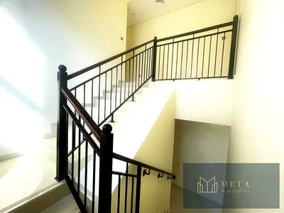 منزل تاون هاوس جميل مكون من 3 غرف نوم + غرفة للخادمة - مطبخ كبير مغلق - 5 حمامات - حديقة مُنسقة، قريب من المسبح والمنتزه