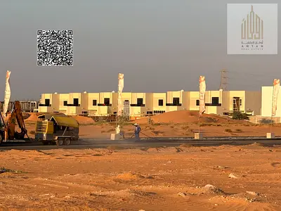 فرصة استثمارية مميزة: أرض تاون هاوس 160م بالسرة أم القيوين أقساط سنة ونصف 310 ألف شامل التسجيل