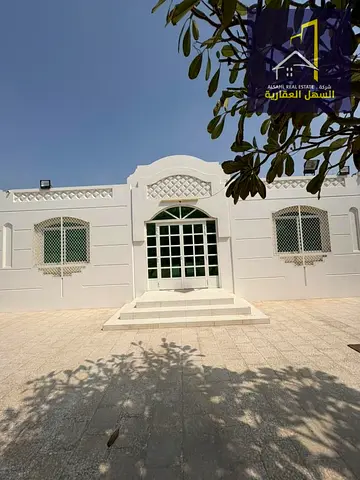 فيلا للبيع في منطقة النوف بمساحة أرض واسعة 16,000 قدم مربع