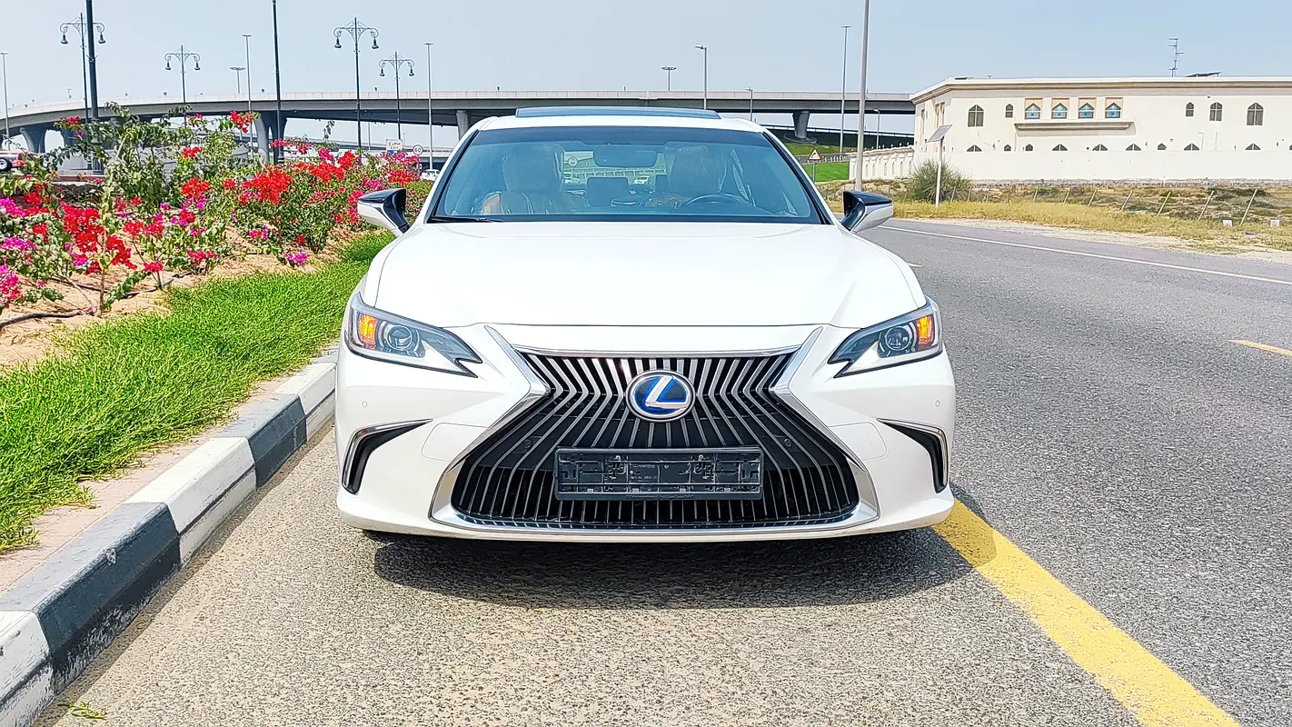 Lexus ES-Series 2021 — photo 1 of 18