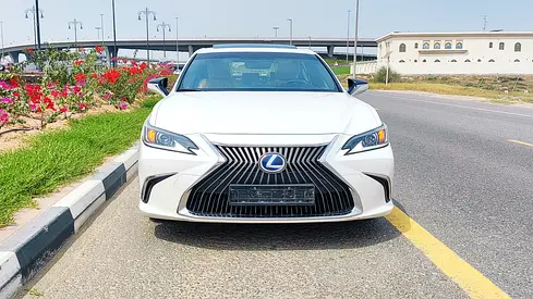 LEXUS ES300H 2021 GCC ORGINAL PAINT FULL OPTION LETHERSITS CROSS EXPORT ANY COUNTRY VERY CLEAN CAR