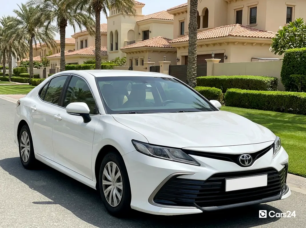 Toyota Camry 2022 — photo 1 of 13