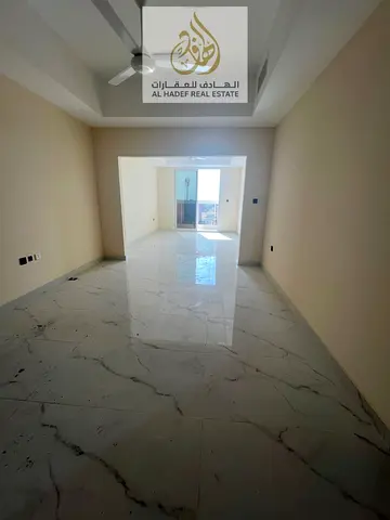 الجرف3 قريب من شارع الشيخ محمد بن زايد - اول ساكن غرفتين و صالة 3 حمام مع بلكونة اطلالة مفتوحة - مساحة واسعة جدا تشطيبات ممتازة - 45 ألف