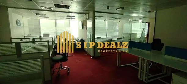 مكتب مجهز بالكامل ومقسم في بور سعيد ديرة بالقرب من معرض نيسان