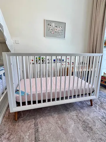 Kolcraft Roscoe 3-in-1 Convertible Crib – White (with Mattress)