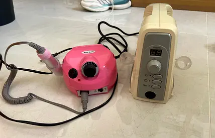 This is an electric nail drill for manicure and pedicure (nail machine) similar to the Nail Master D