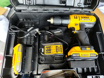 Drilling hammering machine brand new dewalt  very good condition used 2 or 3 times only